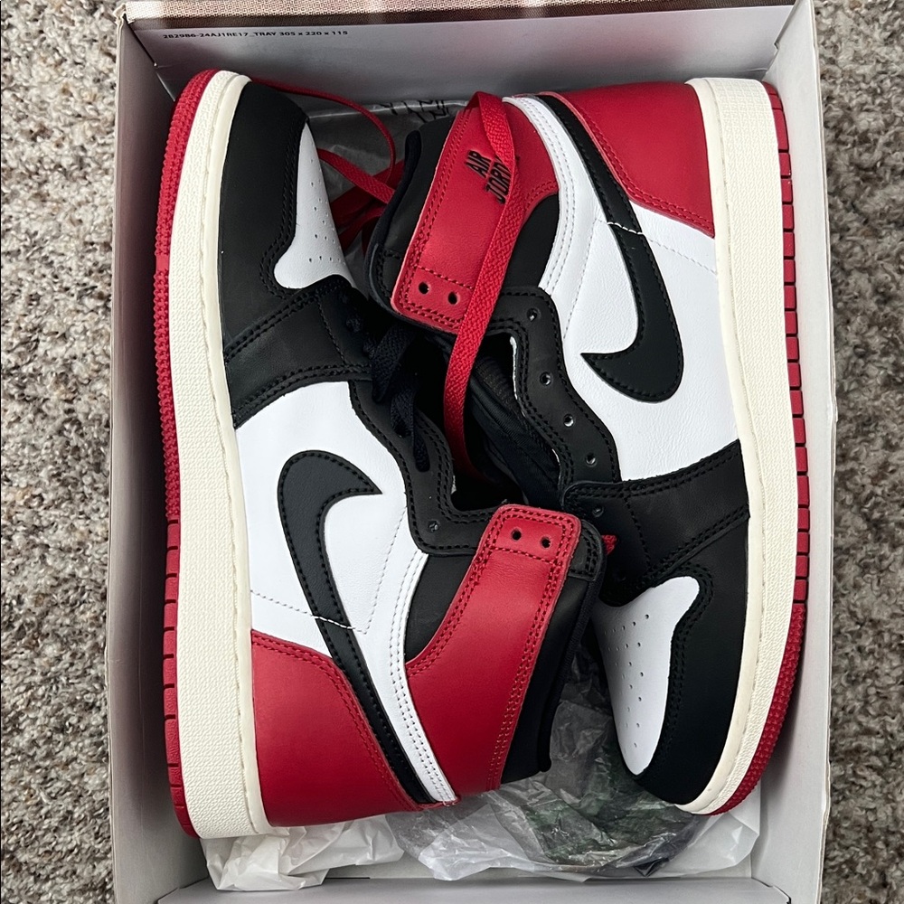 Air Jordan 1 Retro High OG GS -Kids' High-Top Sneakers in Red, Black & White
